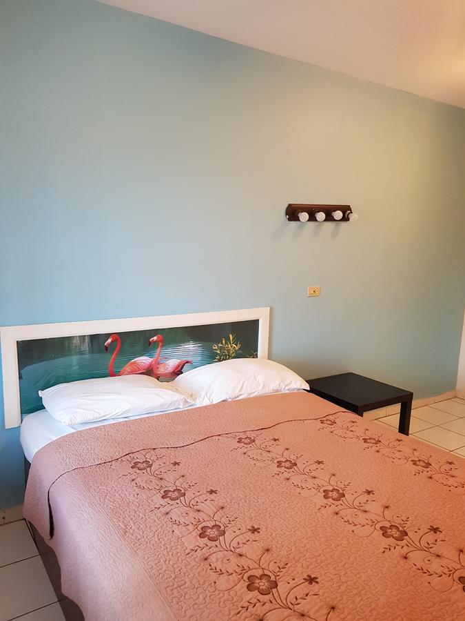 Hibiscus Inn Hotel Nassau Kültér fotó